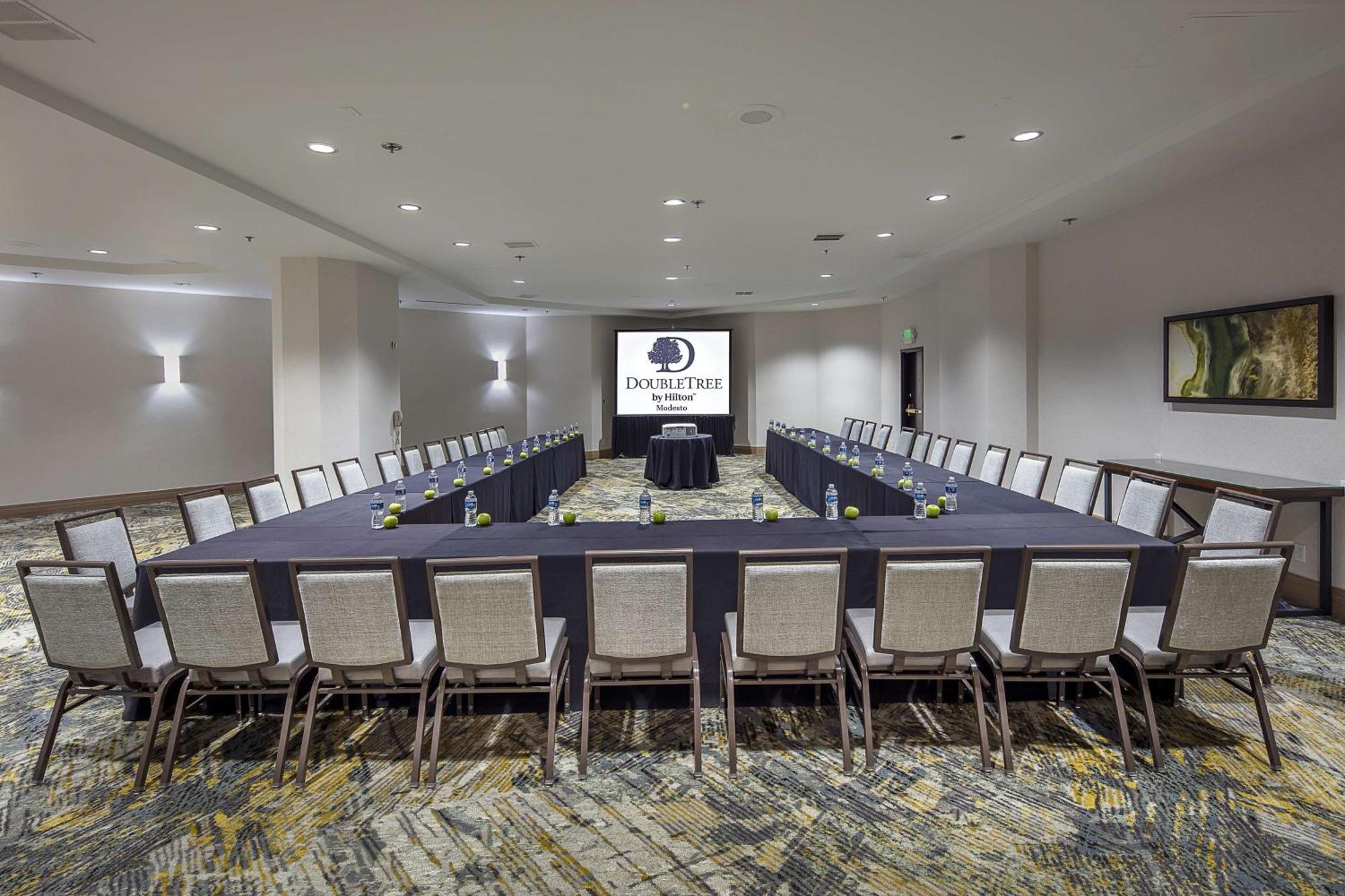 Doubletree By Hilton Modesto Hotel Bagian luar foto