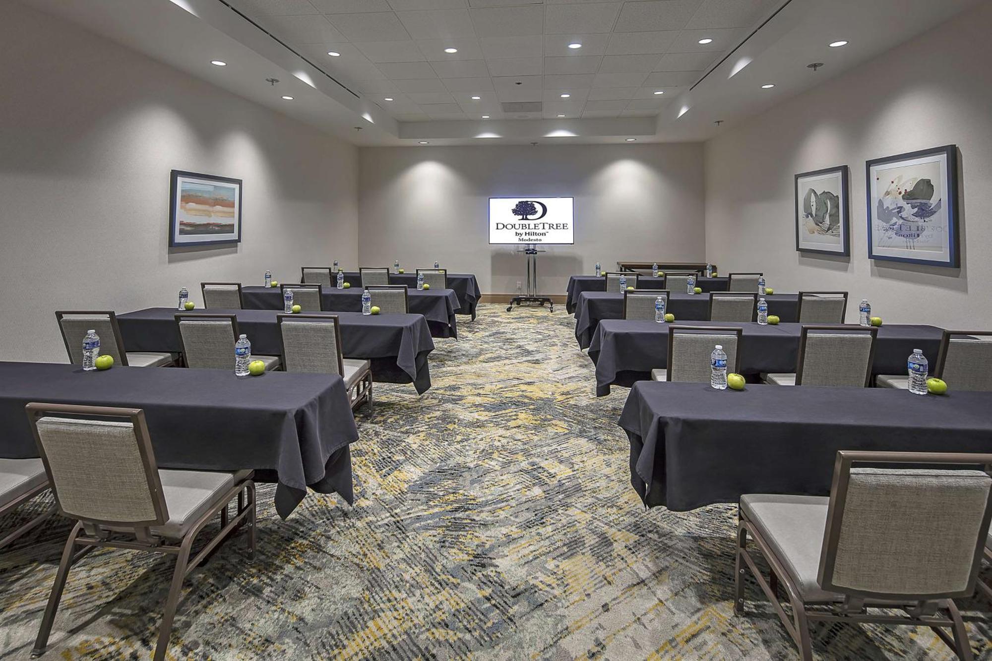 Doubletree By Hilton Modesto Hotel Bagian luar foto